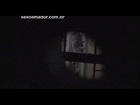 ❤️ Blondie vin an kasèt yon voyeur nan katye kache dèyè brik kre ❤ Videyo pònografi nan nou ❤
