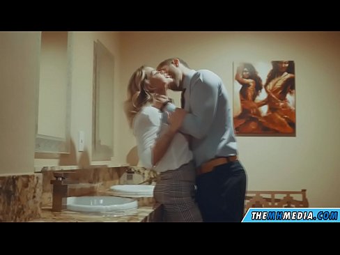 ❤️ Lè yon blond bèl sedui ou nan yon twalèt piblik ❤ Videyo pònografi nan nou ❤